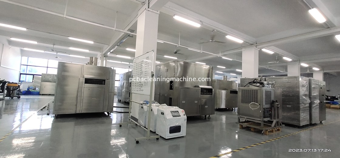 Ο τύπος batch PCBA πλένει με ψεκασμό deflux τη μηχανή με 3 πολλαπλές ψεκασμού 2 PCBA στρώματα γραφείων καλαθιών 1wash