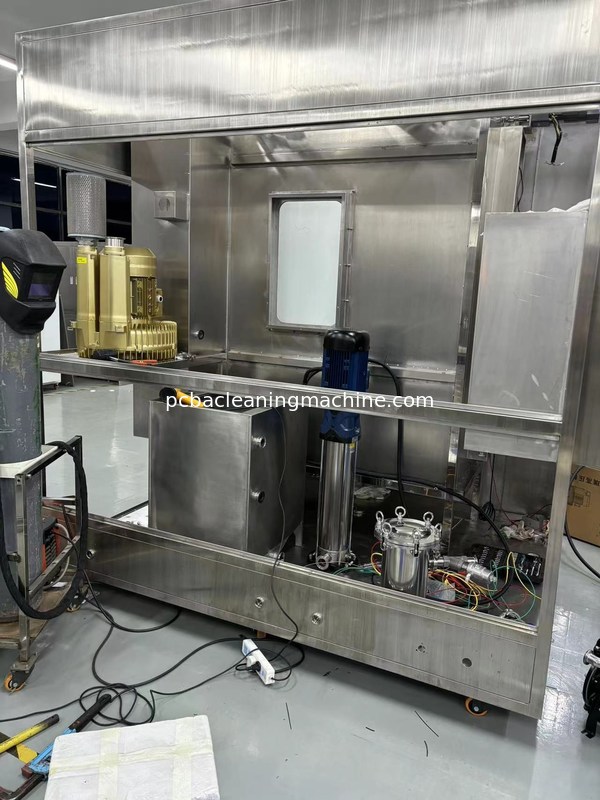 600 mm Largeur nette du convoyeur Assemblage de carte de circuit imprimé Machine de nettoyage pour le nettoyage