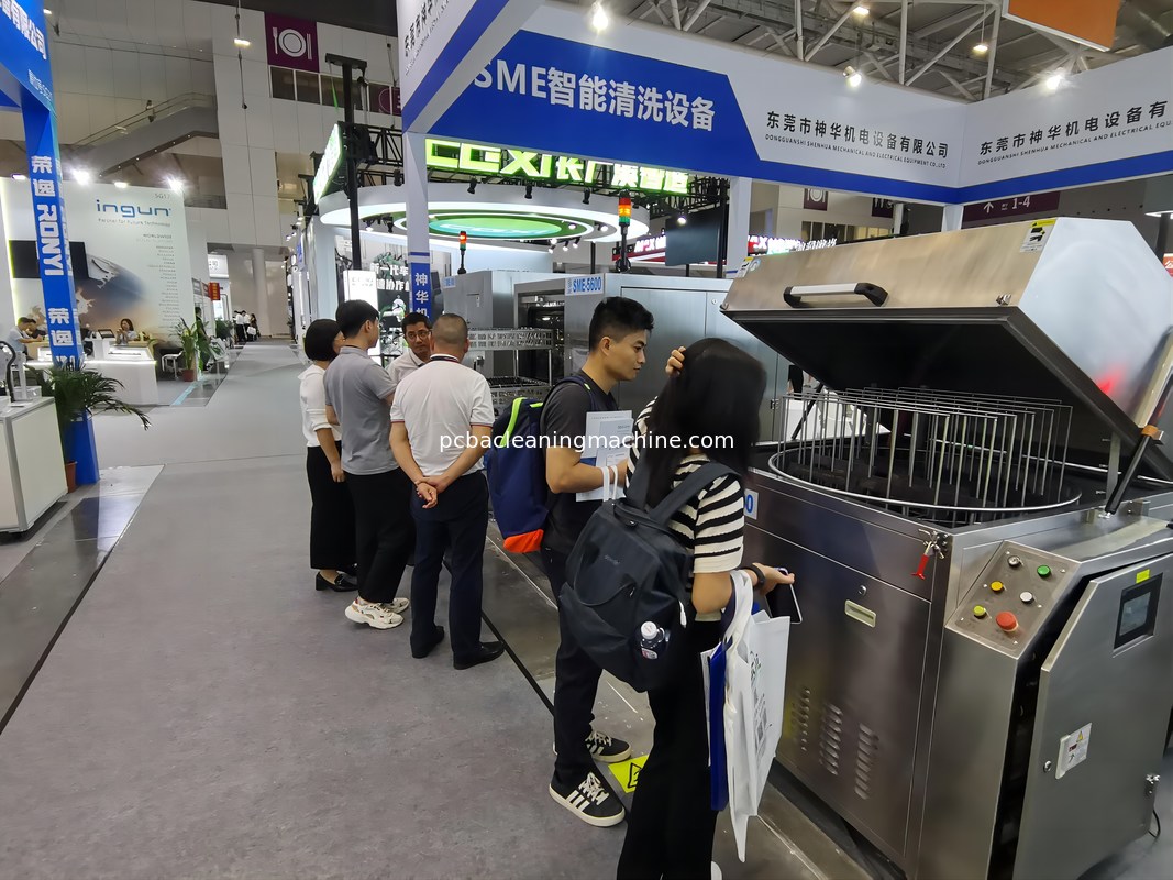 Ο τύπος batch PCBA πλένει με ψεκασμό deflux τη μηχανή με 3 πολλαπλές ψεκασμού 2 PCBA στρώματα γραφείων καλαθιών 1wash