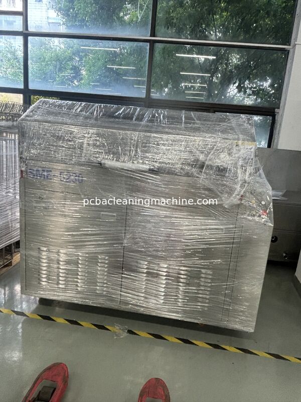 Maszyna do czyszczenia palet o pojemności 80 l, oferująca czas suszenia od 5 do 15 minut, poziom hałasu poniżej 75 dB. Idealna do magazynu