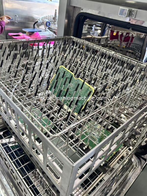 Cleanliness High For Small Amount Multi-Spec PCBA Wash PCBsize 330x250mm As Max Ensuring Circuit Board Maintenance